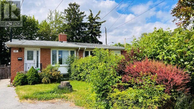 Building Photo - 147 Roywood Dr