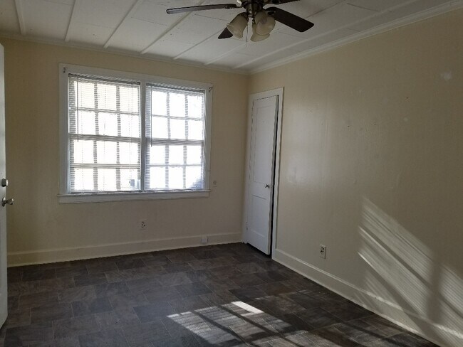 Building Photo - 406 Roosevelt St