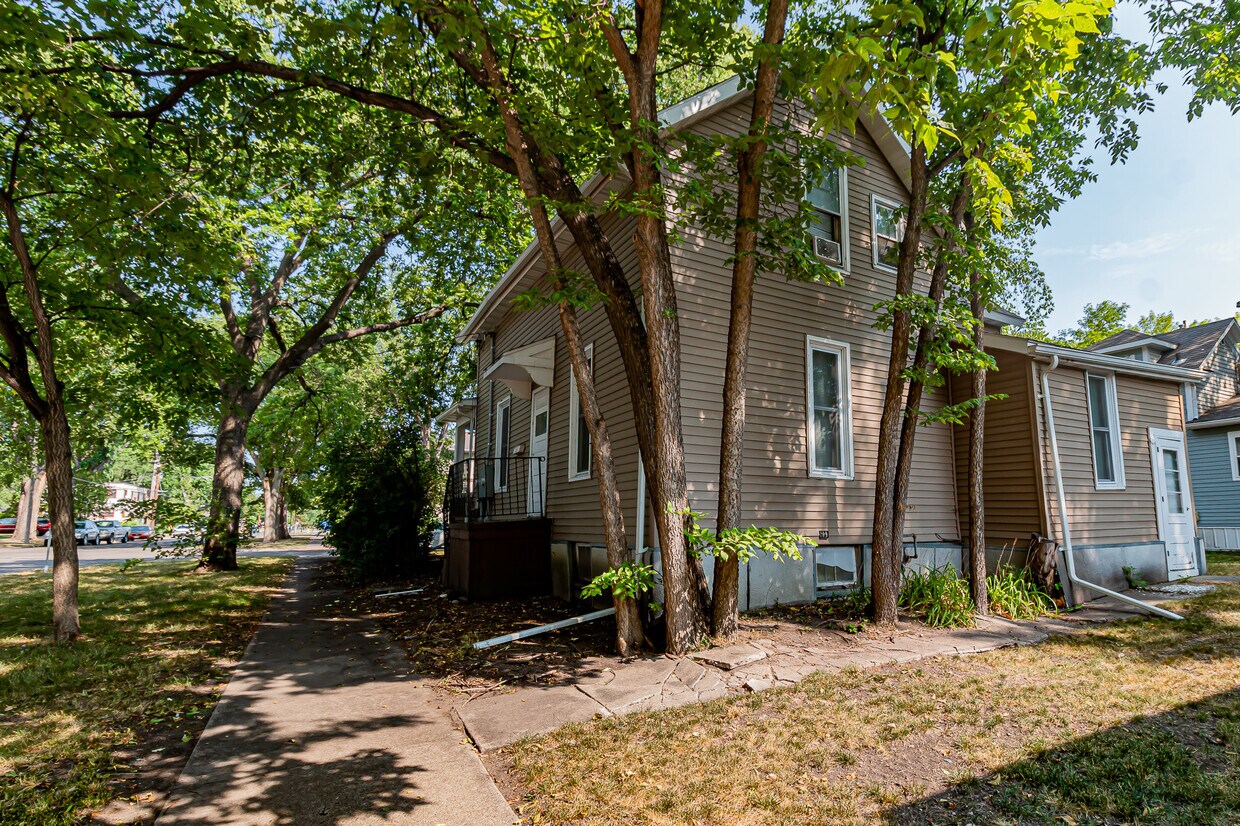 Back - 816 7th St N