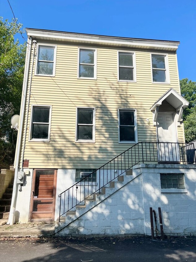 Primary Photo - Newly Renovated 3 Bedroom, 1 Bathroom in M...