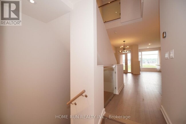 Photo du bâtiment - 770 Solarium Ave