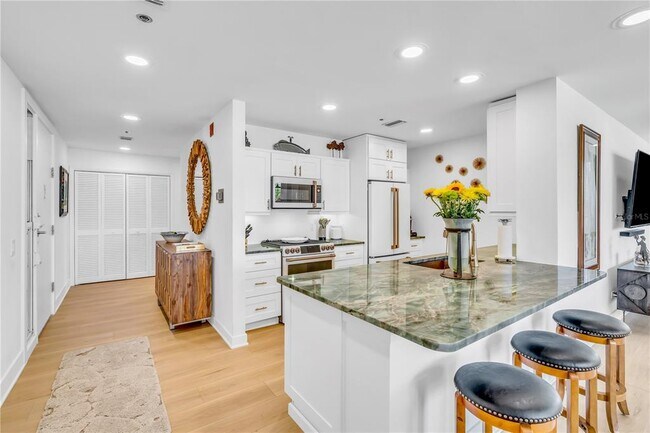 Foto del edificio - 615 Dream Island Pl