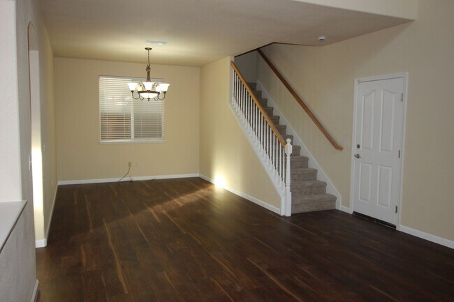 Foto del edificio - Spacious Home in SW Santa Rosa