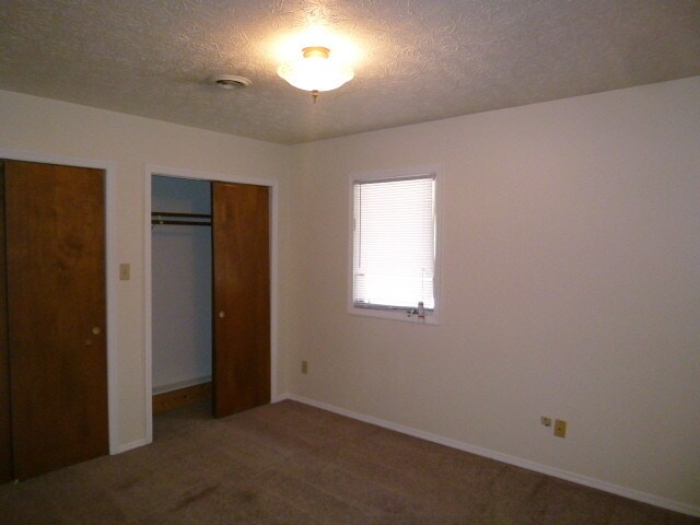 Building Photo - 2 Bedroom Apartment on Southside