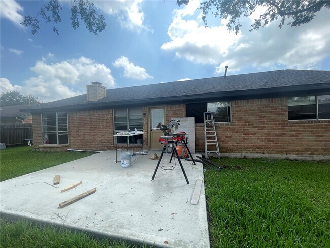 Building Photo - 1811 Hanbury Ct