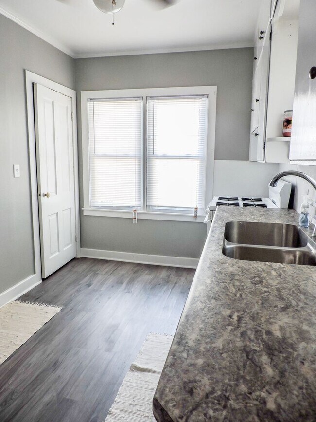 Foto del edificio - 2 bedroom, 1 bath house in Waterloo