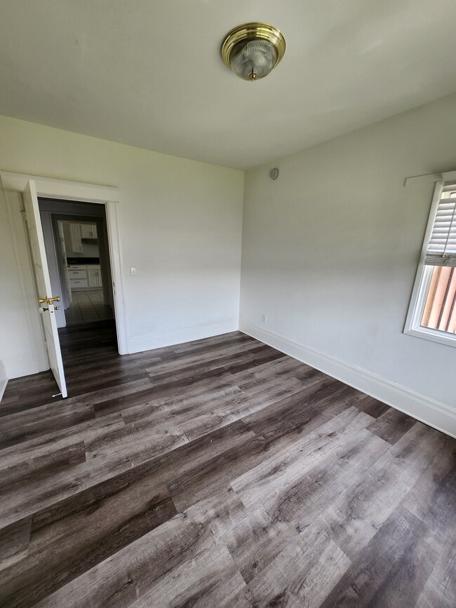 Guest Room - 2171 W 25th St