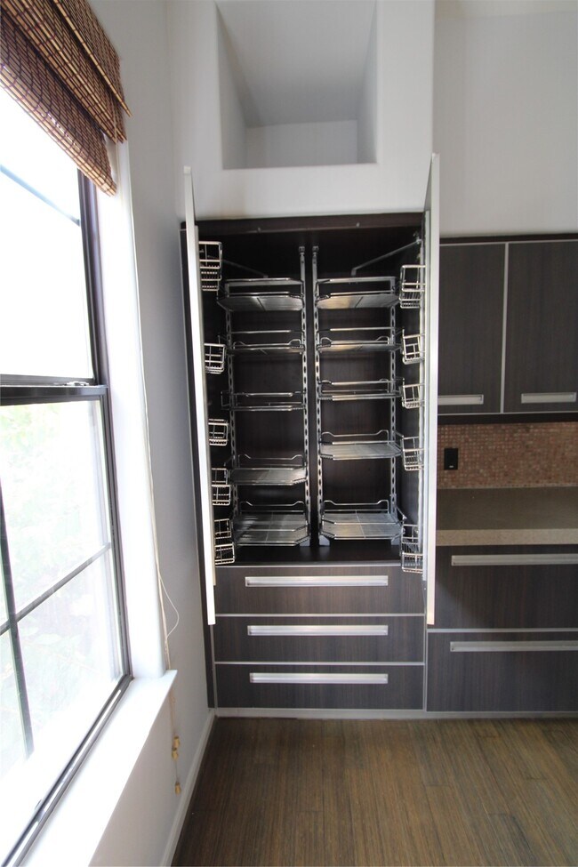 Foto del edificio - 3945 Gibson St