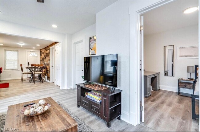 Foto del edificio - 4924 Pearl Rd