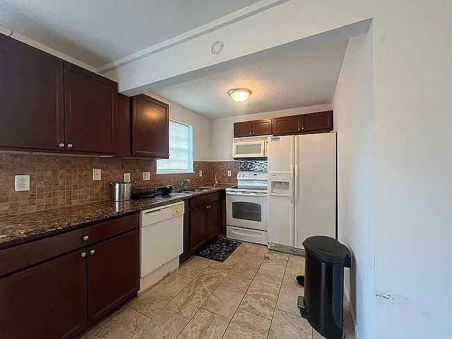 Building Photo - 702 Mitchell Dr