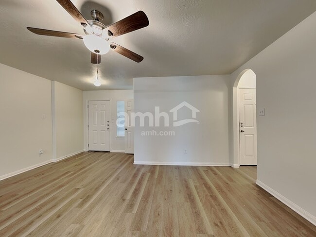 Building Photo - 910 Redcrest Springs Ct