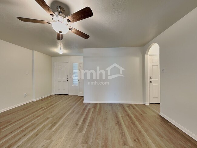 Foto del edificio - 910 Redcrest Springs Ct