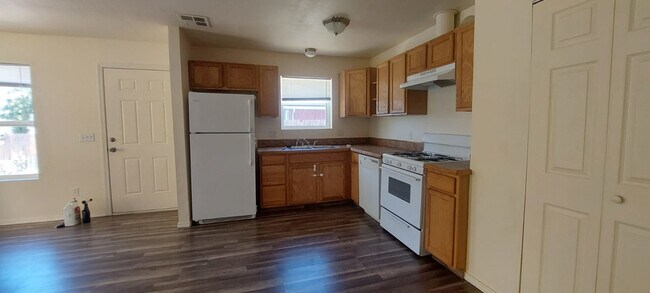 Foto del edificio - 1461 Gleason Ave