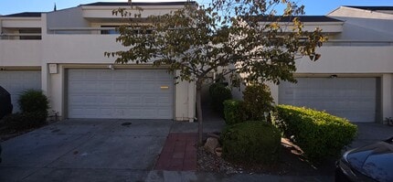 Building Photo - 1745 Deer Creek Ct