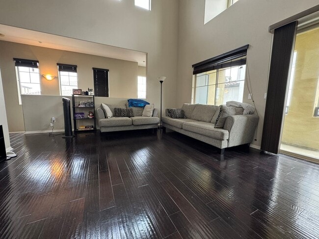 Foto del edificio - Spacious 2-Bedroom, 2-Bath Modern Home Loc...