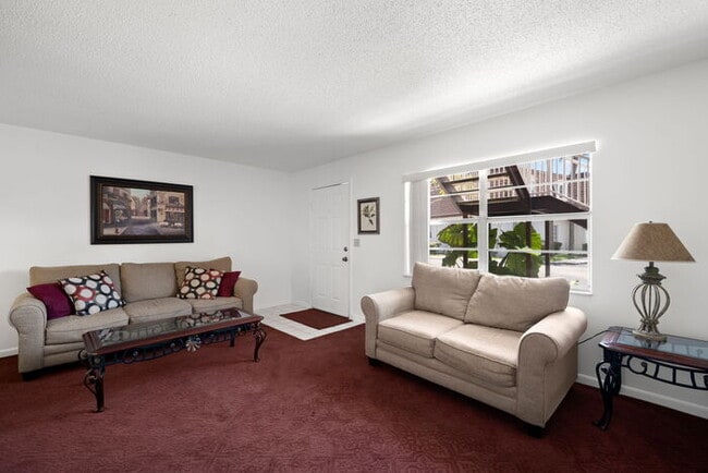 Building Photo - FURNISHED Condo For Rent in Tudor Cay!