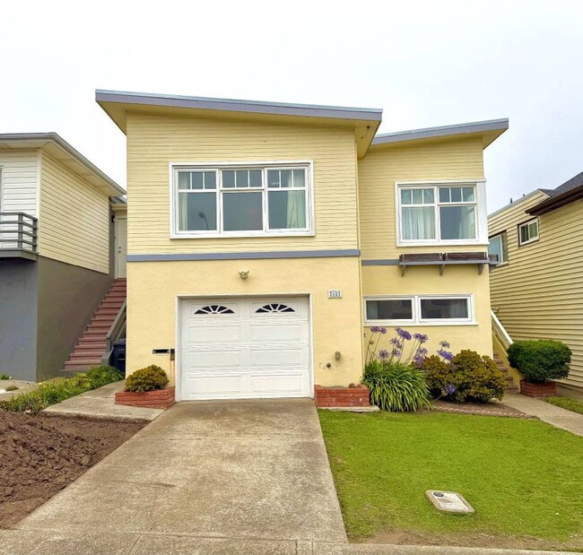 Building Photo - Clean 3 Bedroom, 1 Bath with Bonus Room- Walk to Westmoor High School, Open House, July 9th 4-6PM