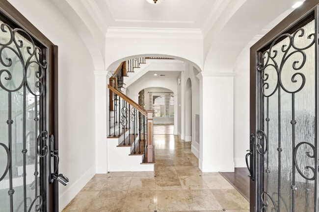 Building Photo - 5637 Overbrook Ln