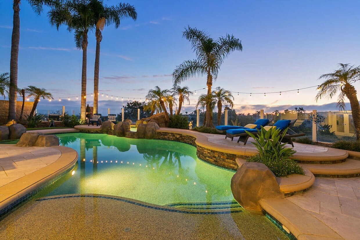 Foto principal - Gorgeous Ocean-View 5 Bedroom Pool Home!
