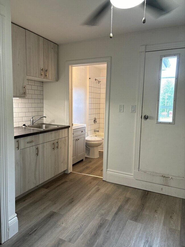 Photo du bâtiment - 608 6th St E