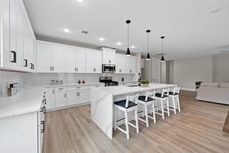 Building Photo - 2614 Piemonte Ave
