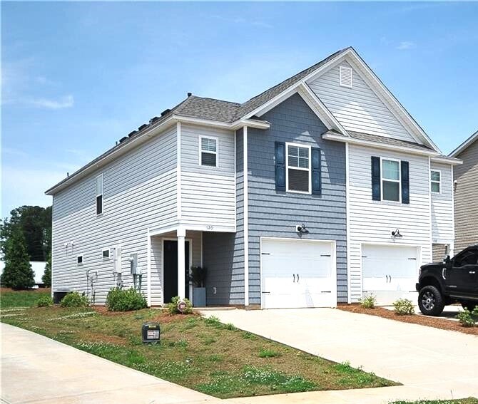 Foto principal - 120 Adger Rd