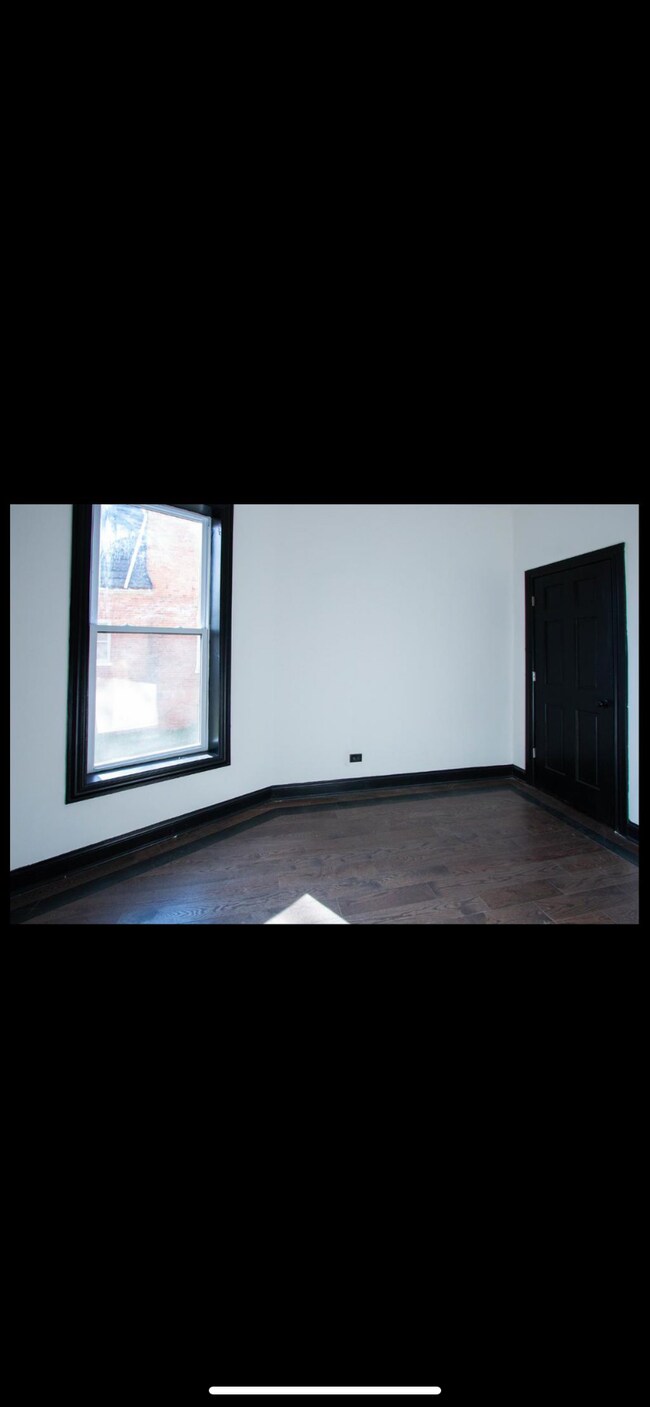 Building Photo - 614 N Troy St