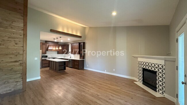Foto del edificio - 3 BD | 2 BA House with Fenced Backyard and...