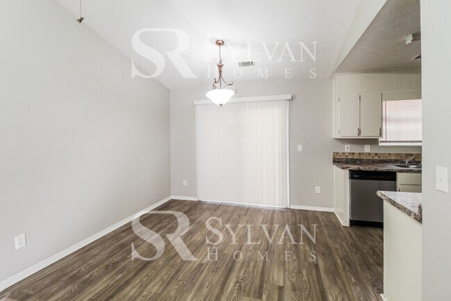 Building Photo - 5768 Dorian Ct
