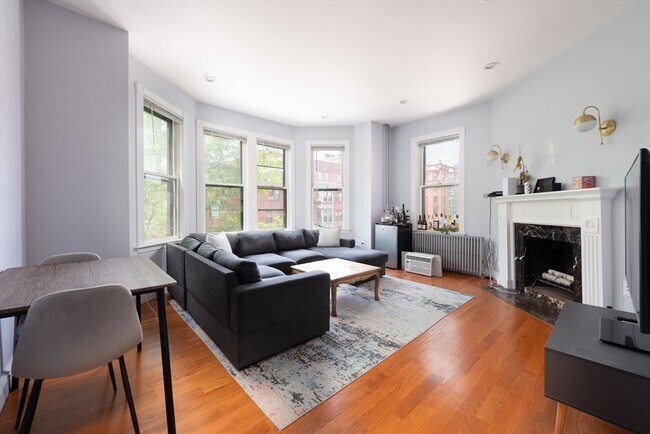 Building Photo - 411 Marlborough St