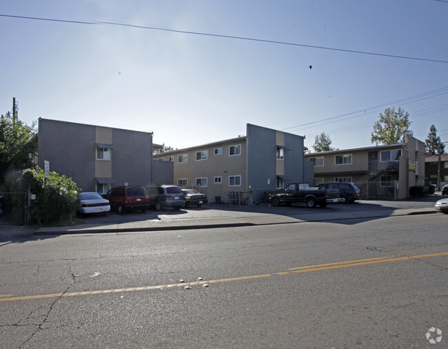 Building Photo - Capitol City Apartments