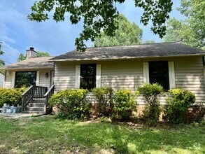 Building Photo - 2705 Lawland Dr