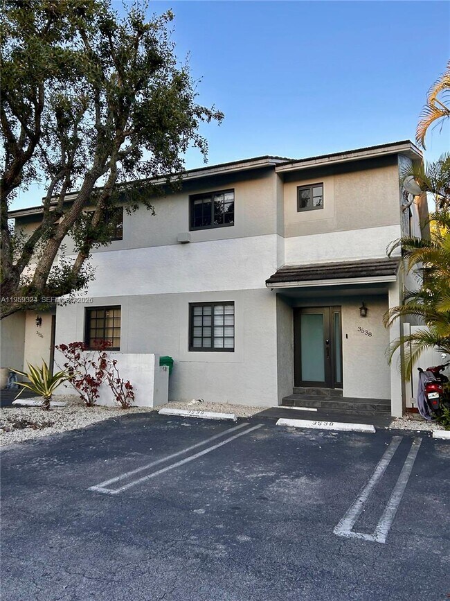 Building Photo - 3538 SW 17th St