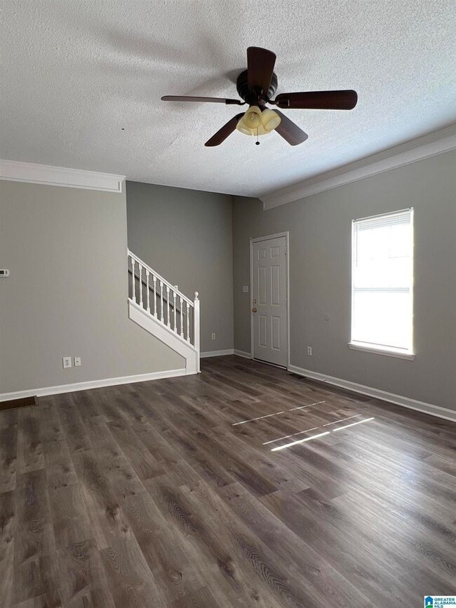 Building Photo - Beautifully Maintained 3BR Home with Extra Living Space
