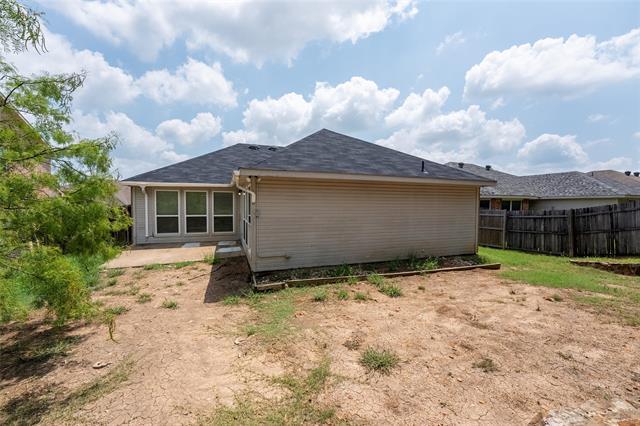 Foto del edificio - 912 Hidden Oaks Dr