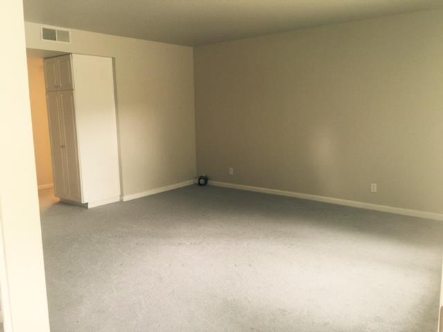 Foto del edificio - 7135 Rainbow Dr