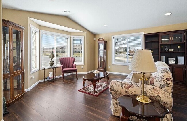 Foto del edificio - 4-Bedroom Corner Lot Home!