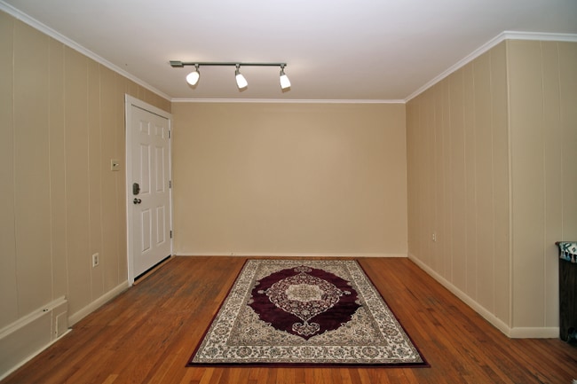 Building Photo - 322 Hays Rd