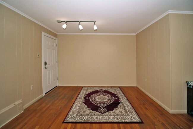 Foto del edificio - 322 Hays Rd