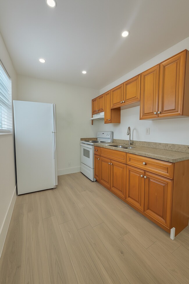 Unit 1 kitchen 3 - 105 NW 14th Way