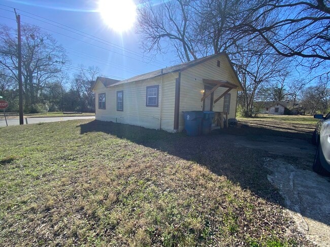 Foto del edificio - 1307 E Travis St