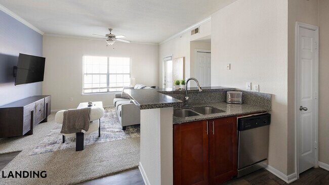 Building Photo - 901 Lakeside Cir