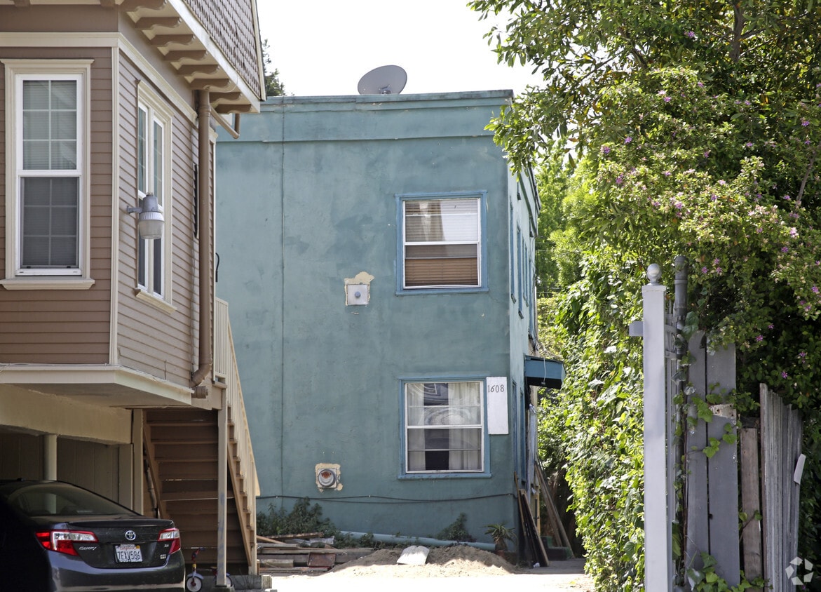 Primary Photo - 1608 Harmon St