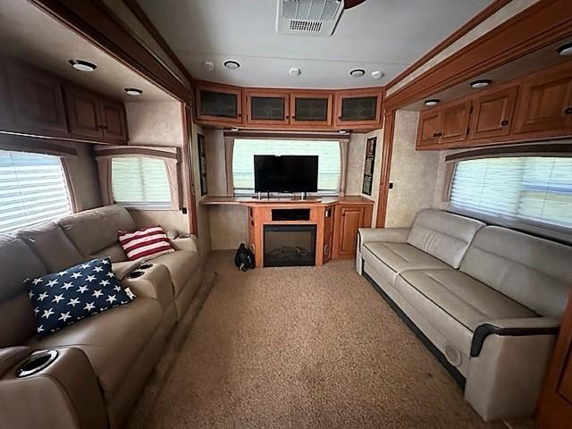 Building Photo - 95 Paris Dr