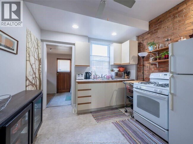 Building Photo - 1064 Monmouth Rd