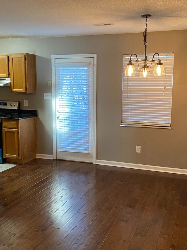 Building Photo - West Knoxville, Updated 2BR/2BA, Pets cons...