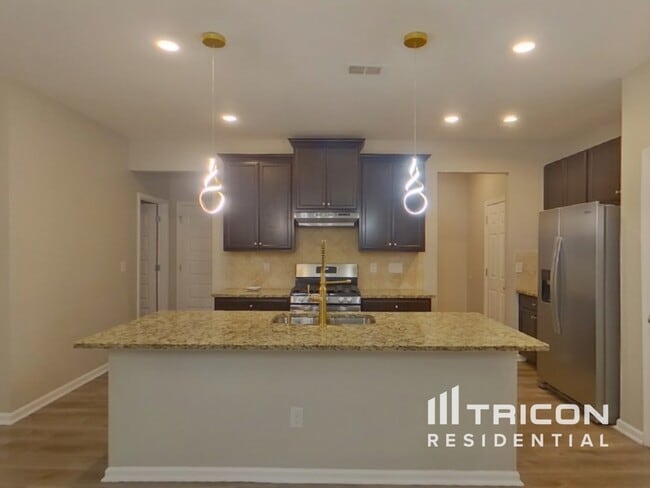 Building Photo - 233 Emporia Loop