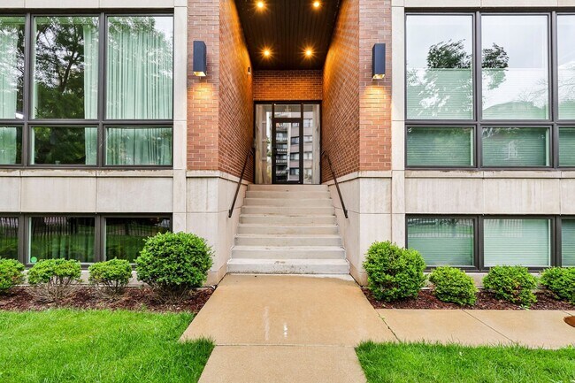 Foto del edificio - 6157 N Kenmore Ave