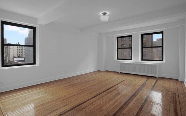Building Photo - 250 W 72nd St
