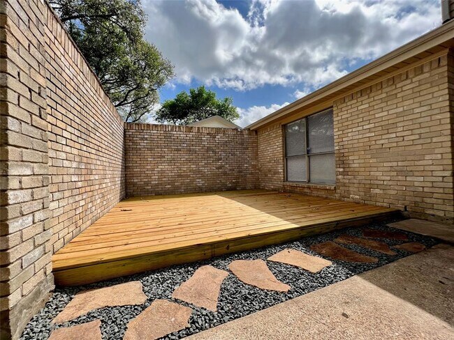 Foto del edificio - 21339 Park Mt Dr